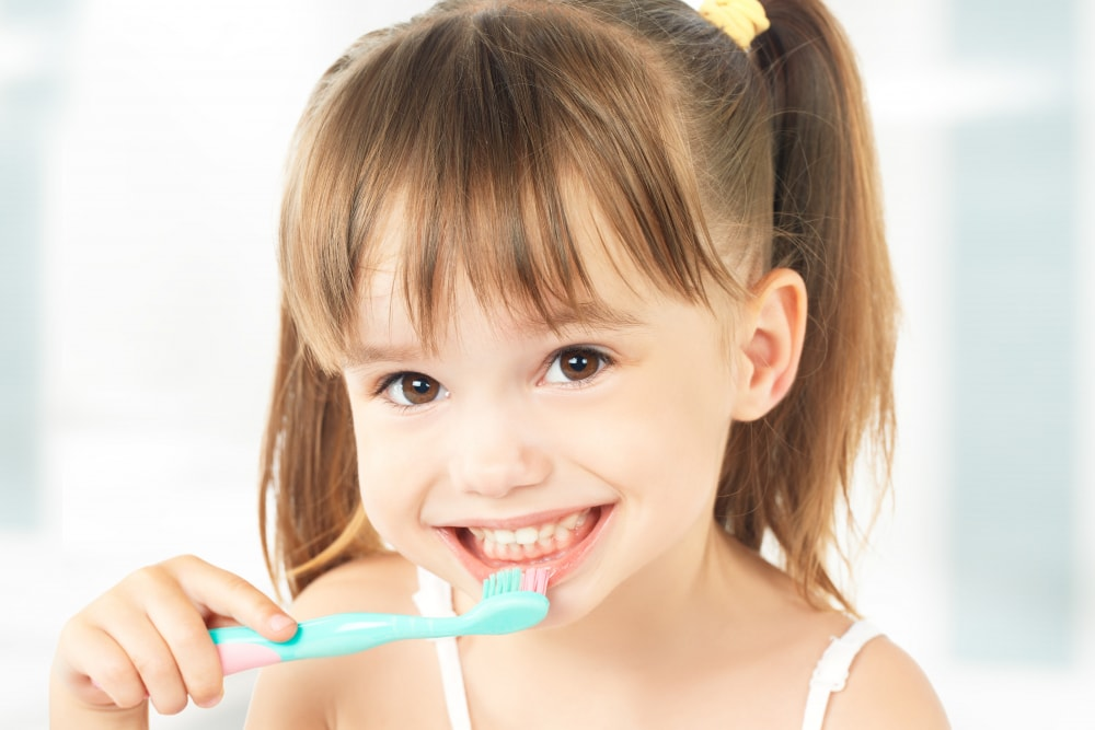 The Best Oral Care Routine for healthy teeth, gums and fresh breath with daily brushing, flossing, hydration and oral hygiene tips